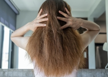 Óleo natural recupera cabelos ressecados e deixa os fios macios