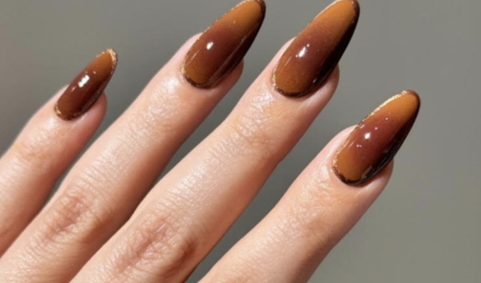 De tamanhos e texturas ‘exageradas’, unhas ganham até piercing