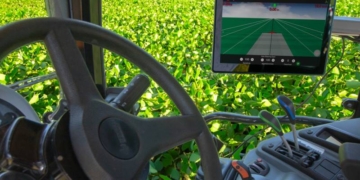 Tecnologia que abre caminhos: a presença feminina no agro ganha força com automação e inteligência de dados