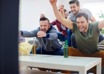Casa cheia em dias de jogos da Copa: como limpar e equilibrar a energia após reuniões e noites de torcida