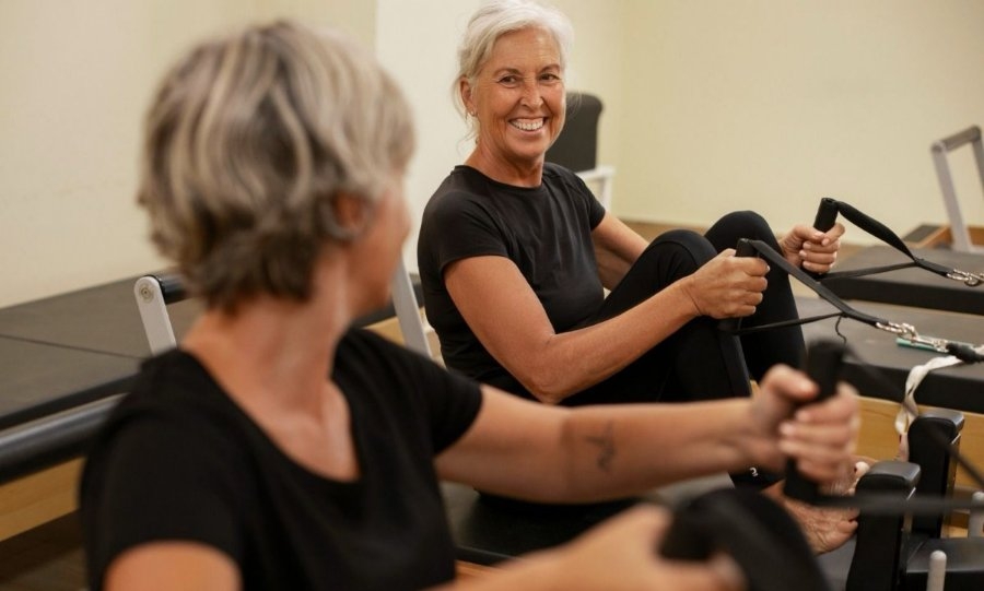 Pilates na terceira idade melhora mobilidade, previne quedas e ajuda a manter autonomia