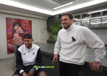 Jon Vlogs consegue revelação exclusiva de Neymar sobre Copa do Mundo de 2026 durante live na mansão do jogador