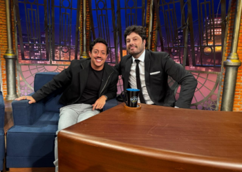 Renato Albani participa do “The Noite” nesta quinta (21) e divulga novidades da carreira