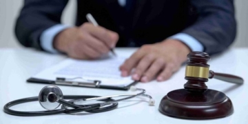 Como médicos estão aumentando a renda através de perícias judiciais