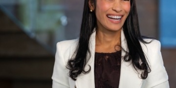 Aline Santos foca em eficiência e alta performance de longo prazo para atuar com responsabilidade no mercado imobiliário de alto padrão.
