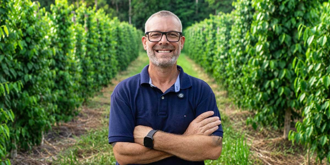 Erasmo Fernandes lidera uma nova era da pimenta-do-reino brasileira.