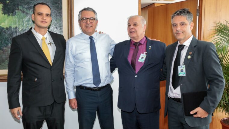 Dr. Igor Soares (delegado da FENAB), Ministro Alexandre Padilha, Dr. Jean Luís (Presidente da SBA) e Alexander da Silveira Assunção (Presidente do CNAA).