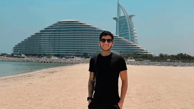 Byel durante passagem por Dubai, nos Emirados Árabes Unidos, onde acompanhou de perto iniciativas ligadas à tecnologia, inovação e inteligência artificial.