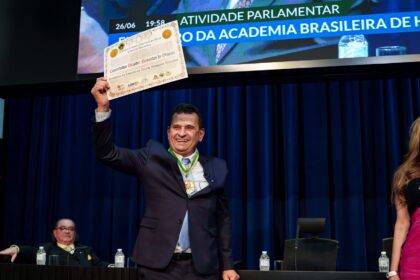 Urandir Fernandes de Oliveira durante apresentação do Ecossistema Dakila, o ambiente que reúne o BDM Digital e o projeto Caminhos de Peabiru sob uma mesma visão de inovação e desenvolvimento.