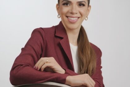 Vivian Bettoni afirma que a próxima fronteira da IA nas empresas pode estar nos bastidores da alta liderança.