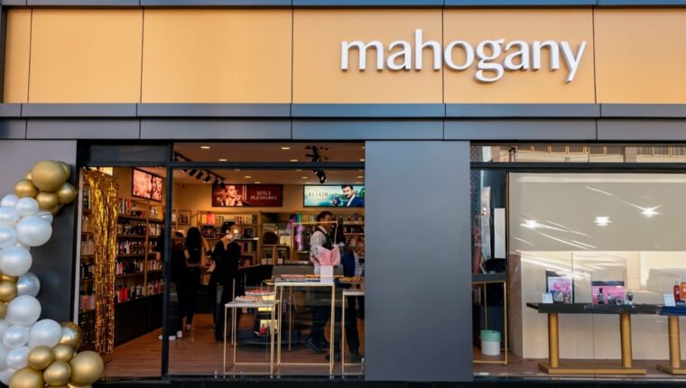Mahogany abre oito lojas e aposta em unidade multicanal.