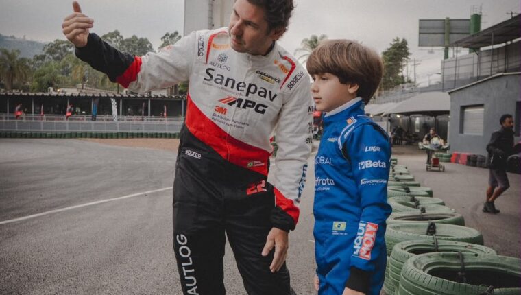 Daniel Lancaster acompanha estreia do filho João no kart.