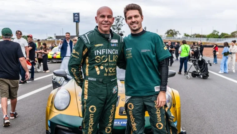 Marcos Regadas e Felipe Drugovich com o Porsche #17 no grid do Autódromo Internacional Nelson Piquet, em Brasília.