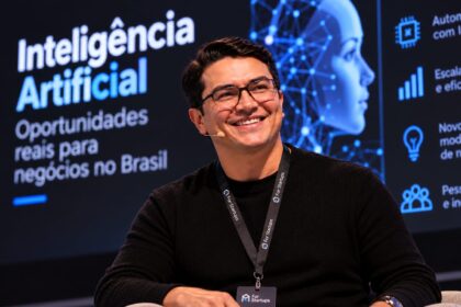 Janiel Kempers, durante palestra sobre uso de IA.